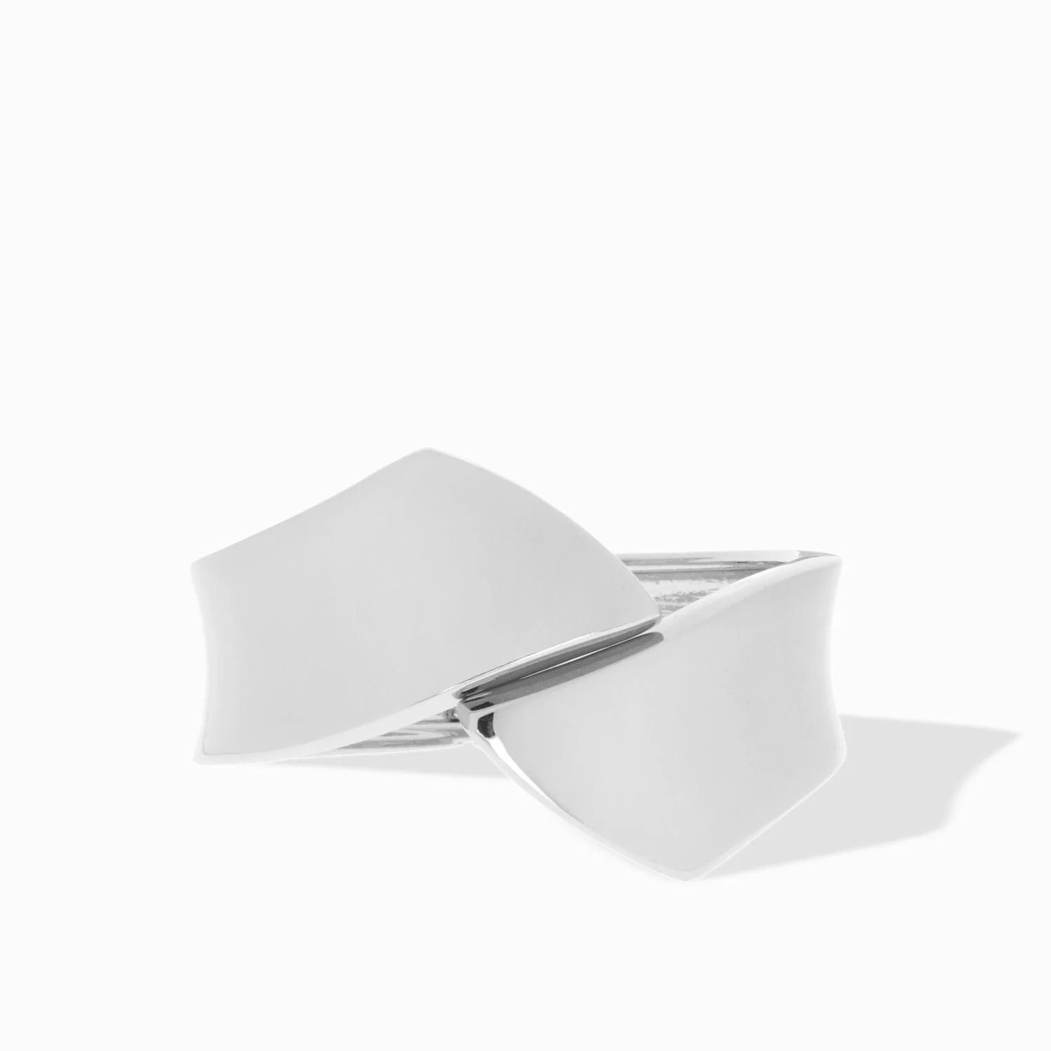 the Alexandra overlap cuff - Image 9